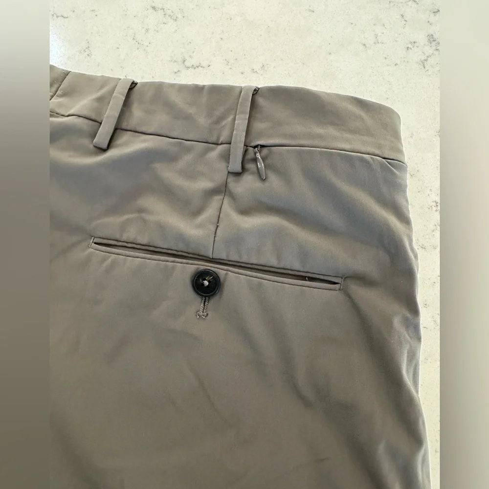 PT01 Kinetic Active Lux Trouser Pants in Tan Men’s Size 32 zip pockets